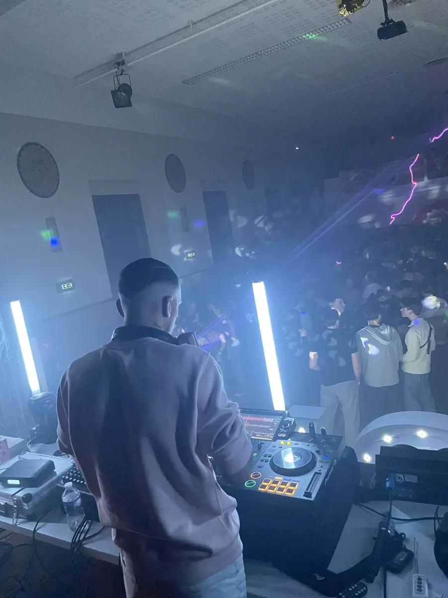 Fin de soirée sur la piste avec DJ MCZ SHOW EVENT